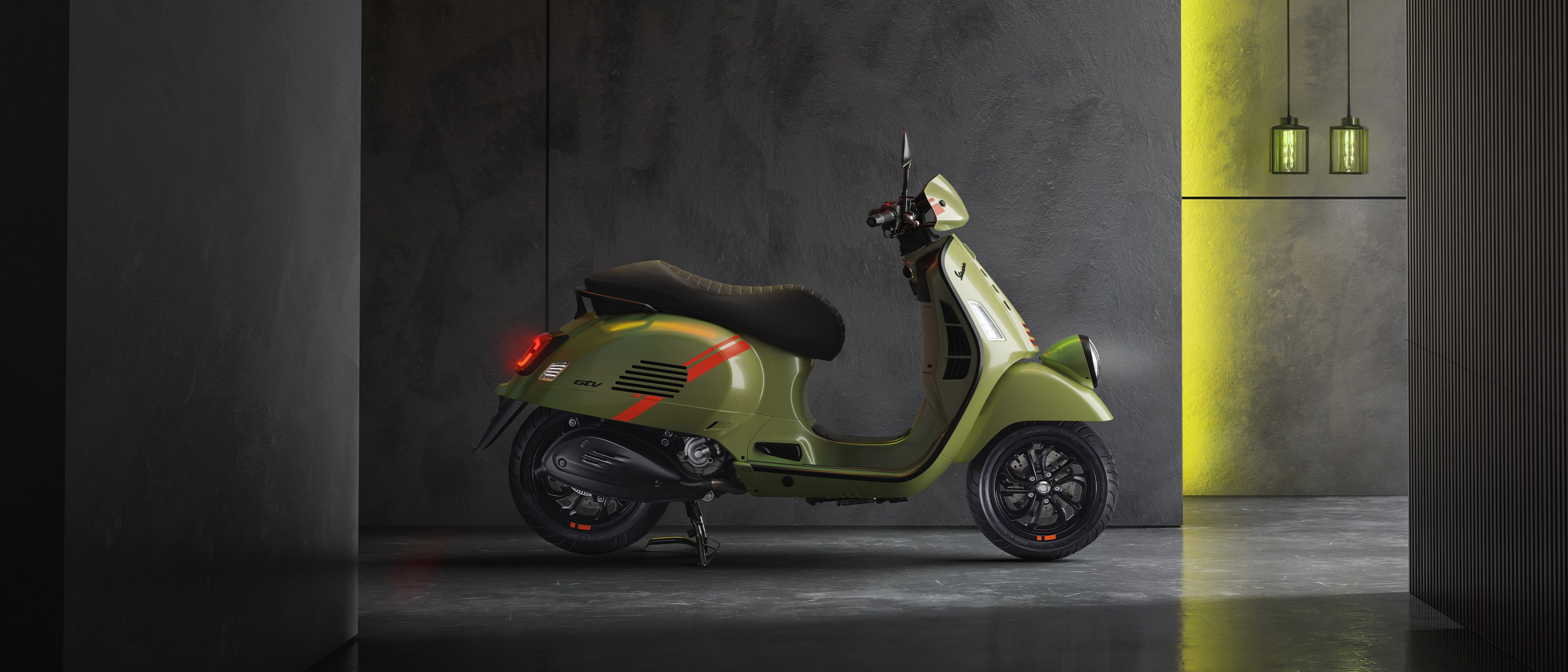 ほぼ未使用 綺麗 VESPA ベスパ GTV300 カスタムシート sddefault.jpg